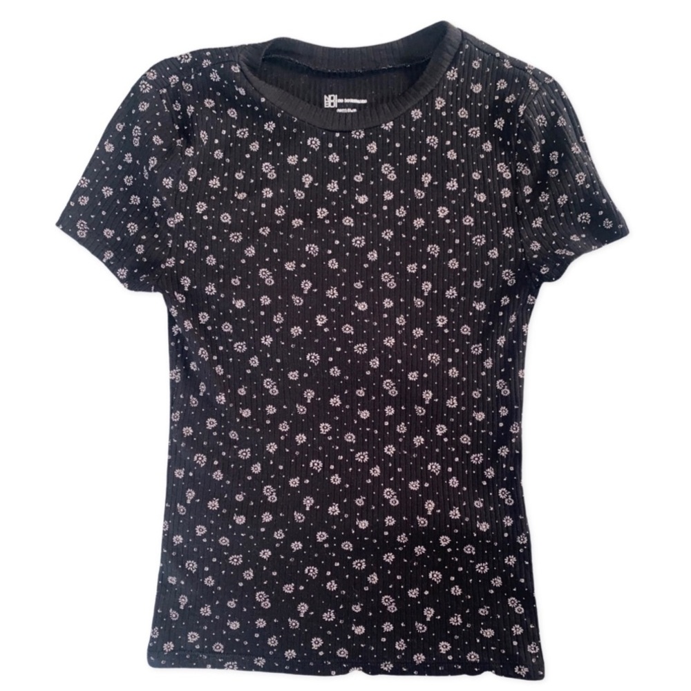 small Floral T-shirt. Comfy material, could be dressed up or down. Barely worn